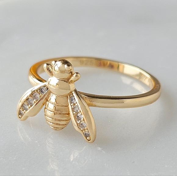 Adorable Honey Bee ring with gold finish, Charmed Aroma Collection - Picture 5 of 5